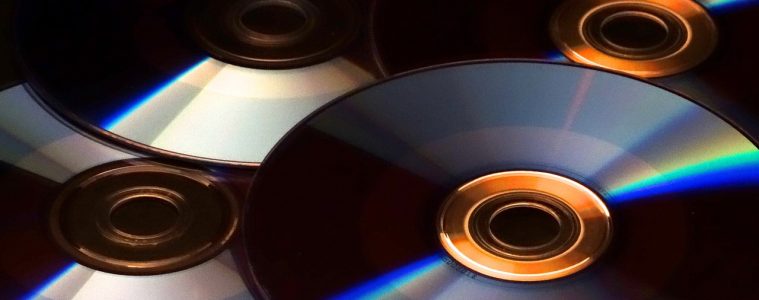 Jak słuchać płyt cd w samochodzie